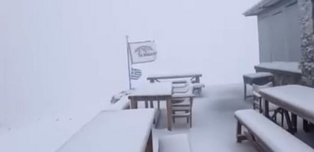 Έπεσαν τα πρώτα χιόνια στον Όλυμπο (βίντεο)
